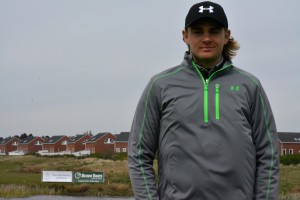 Christopher-Feldborg-Nielsen-Bravo-Tours-skilt-Rømø