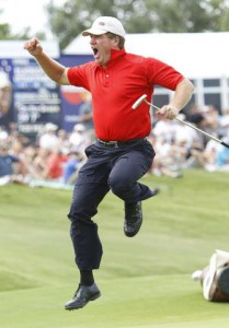 24-05-2010 PGA Tour 2010, HP Byron Nelson Championship, TPC Four Seasons Resort Las Colinas, Irving, Texas, USA. 20 - 23 May. Steve Elkington of Australia jumps in celebration after sinking a long putt for par on the 18th green during the final round.