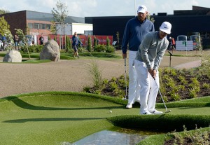 Sidste år var Bjørn og Olesen på hver sit hold, da Øst mødte Vest. Nu er er sammen i “Best Friends Shootout for Kids”.